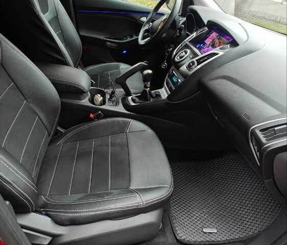 Червоний Форд Фокус, об'ємом двигуна 1.6 л та пробігом 26 тис. км за 13000 $, фото 7 на Automoto.ua