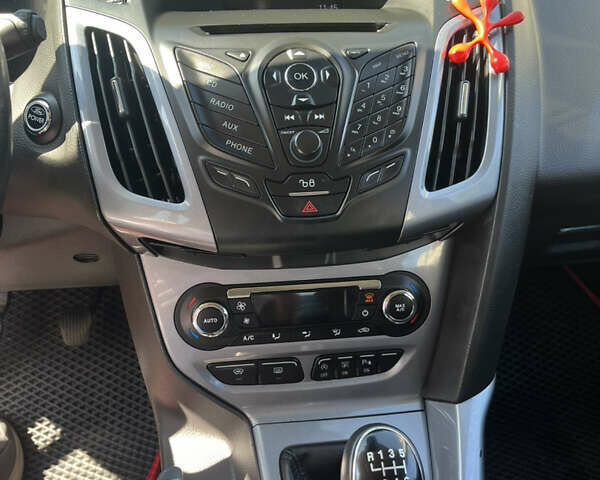 Червоний Форд Фокус, об'ємом двигуна 1.6 л та пробігом 258 тис. км за 9100 $, фото 7 на Automoto.ua