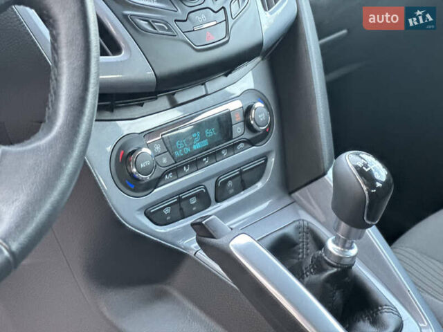 Форд Фокус 2012 в Стрые на Automoto.ua Красный Форд Фокус, объемом двигателя 1.6 л и пробегом 258 тыс. км за 7250 $, фото 98 на Automoto.ua