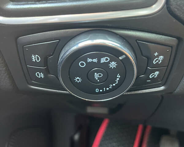 Червоний Форд Фокус, об'ємом двигуна 1.6 л та пробігом 258 тис. км за 9100 $, фото 8 на Automoto.ua