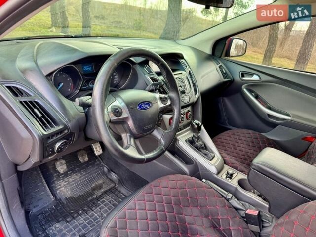 Красный Форд Фокус, объемом двигателя 1.6 л и пробегом 221 тыс. км за 5999 $, фото 8 на Automoto.ua