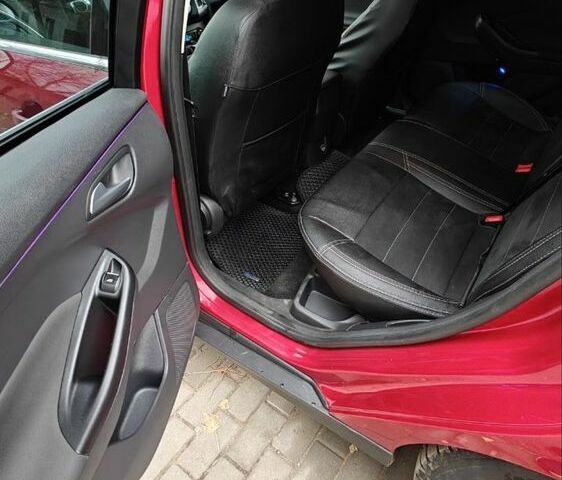 Червоний Форд Фокус, об'ємом двигуна 1.6 л та пробігом 26 тис. км за 13000 $, фото 14 на Automoto.ua