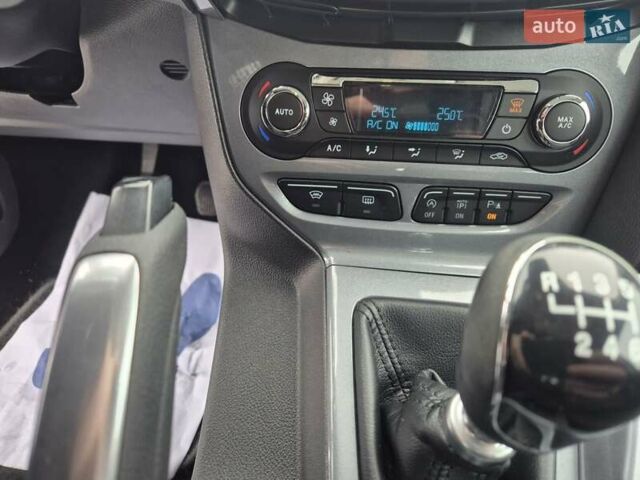 Красный Форд Фокус, объемом двигателя 1.6 л и пробегом 235 тыс. км за 6799 $, фото 40 на Automoto.ua