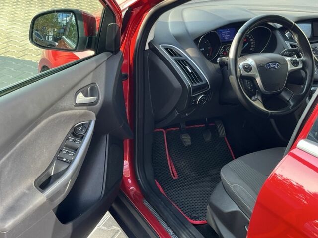 Красный Форд Фокус, объемом двигателя 1.6 л и пробегом 260 тыс. км за 8800 $, фото 6 на Automoto.ua