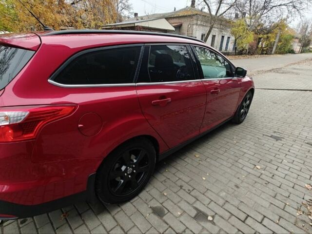 Червоний Форд Фокус, об'ємом двигуна 1.6 л та пробігом 26 тис. км за 13000 $, фото 3 на Automoto.ua