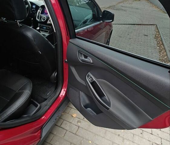 Червоний Форд Фокус, об'ємом двигуна 1.6 л та пробігом 26 тис. км за 13000 $, фото 10 на Automoto.ua