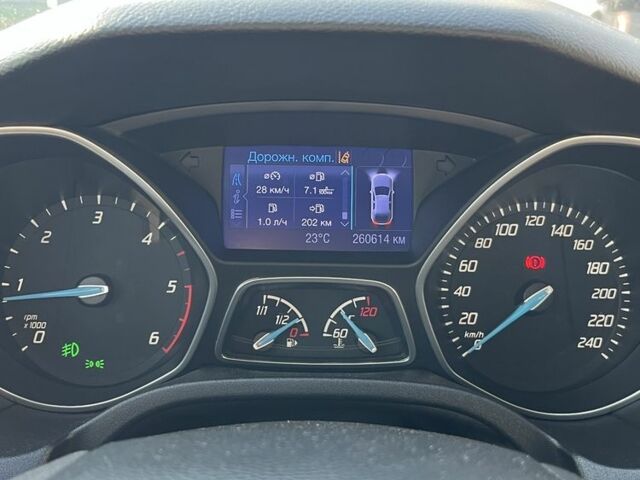 Красный Форд Фокус, объемом двигателя 1.6 л и пробегом 260 тыс. км за 8800 $, фото 2 на Automoto.ua