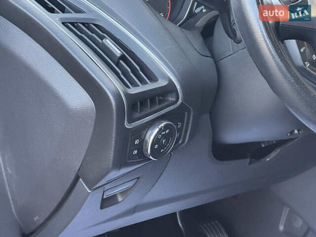 Червоний Форд Фокус, об'ємом двигуна 1.6 л та пробігом 259 тис. км за 7250 $, фото 96 на Automoto.ua