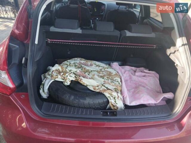 Красный Форд Фокус, объемом двигателя 1.6 л и пробегом 155 тыс. км за 8700 $, фото 2 на Automoto.ua