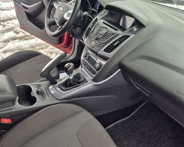 Червоний Форд Фокус, об'ємом двигуна 1.6 л та пробігом 235 тис. км за 6999 $, фото 51 на Automoto.ua