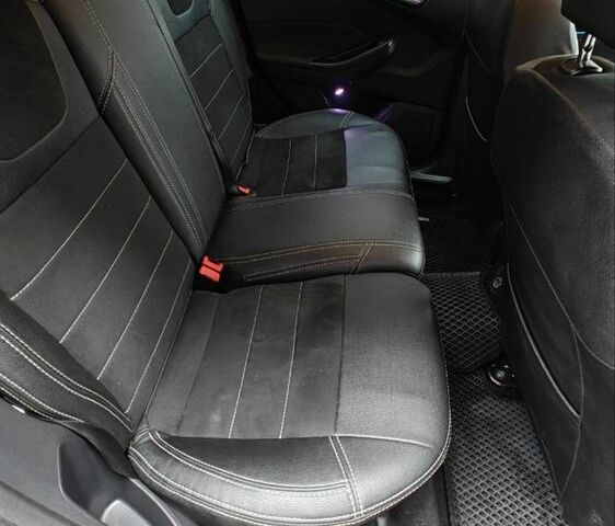 Червоний Форд Фокус, об'ємом двигуна 1.6 л та пробігом 26 тис. км за 13000 $, фото 9 на Automoto.ua