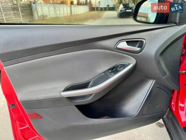 Красный Форд Фокус, объемом двигателя 1.6 л и пробегом 221 тыс. км за 5700 $, фото 9 на Automoto.ua