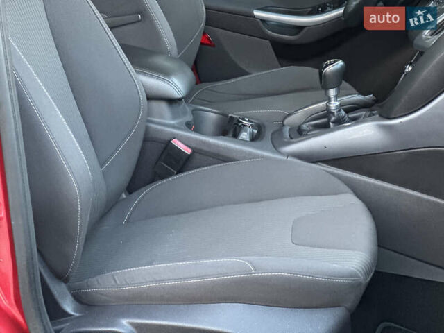 Червоний Форд Фокус, об'ємом двигуна 1.6 л та пробігом 259 тис. км за 7250 $, фото 75 на Automoto.ua