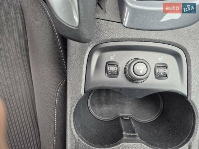 Червоний Форд Фокус, об'ємом двигуна 1.6 л та пробігом 235 тис. км за 6999 $, фото 37 на Automoto.ua