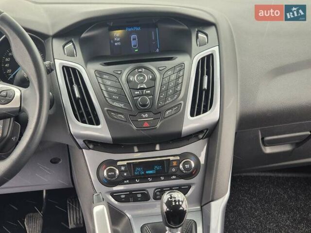 Червоний Форд Фокус, об'ємом двигуна 1.6 л та пробігом 235 тис. км за 6999 $, фото 56 на Automoto.ua