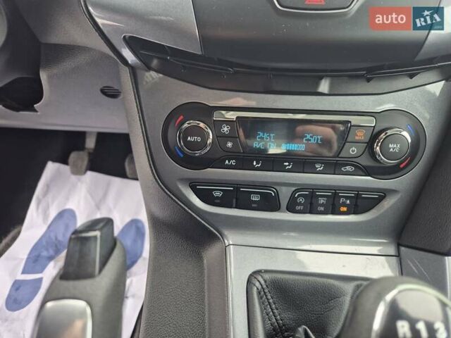 Червоний Форд Фокус, об'ємом двигуна 1.6 л та пробігом 235 тис. км за 6999 $, фото 39 на Automoto.ua