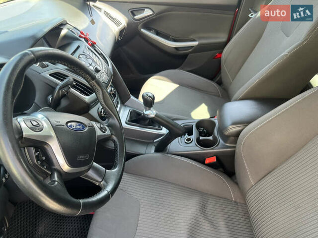 Червоний Форд Фокус, об'ємом двигуна 1.6 л та пробігом 258 тис. км за 9100 $, фото 12 на Automoto.ua