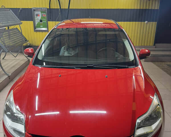 Красный Форд Фокус, объемом двигателя 1.6 л и пробегом 250 тыс. км за 6900 $, фото 2 на Automoto.ua