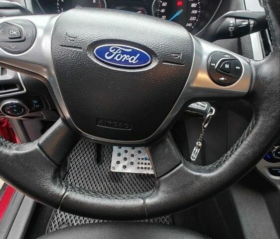 Червоний Форд Фокус, об'ємом двигуна 1.6 л та пробігом 26 тис. км за 13000 $, фото 11 на Automoto.ua