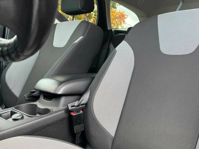 Червоний Форд Фокус, об'ємом двигуна 1.6 л та пробігом 213 тис. км за 7500 $, фото 18 на Automoto.ua