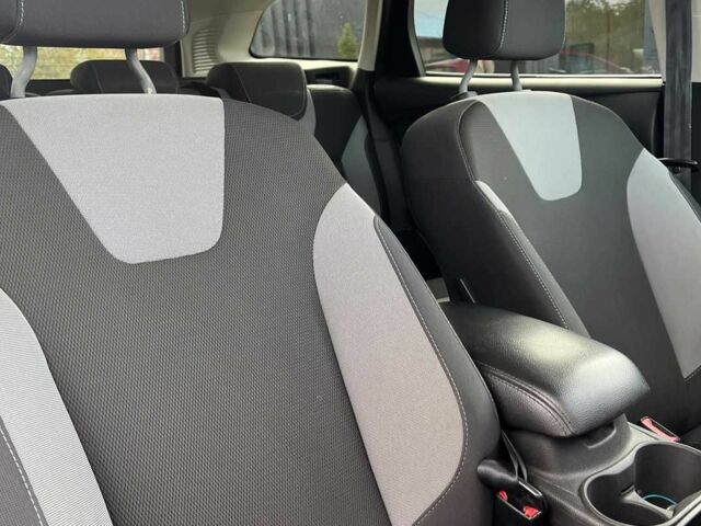 Червоний Форд Фокус, об'ємом двигуна 1.6 л та пробігом 213 тис. км за 7500 $, фото 20 на Automoto.ua