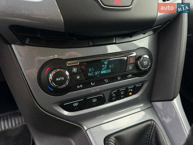 Червоний Форд Фокус, об'ємом двигуна 1.6 л та пробігом 229 тис. км за 8700 $, фото 56 на Automoto.ua