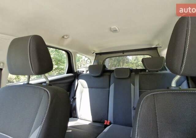 Красный Форд Фокус, объемом двигателя 1.6 л и пробегом 307 тыс. км за 7500 $, фото 16 на Automoto.ua