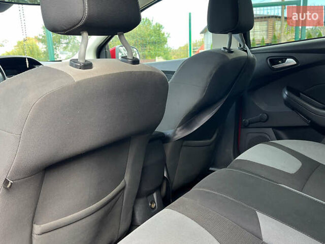 Червоний Форд Фокус, об'ємом двигуна 1.56 л та пробігом 213 тис. км за 7500 $, фото 20 на Automoto.ua