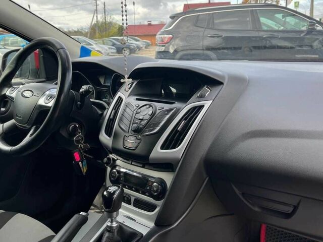 Червоний Форд Фокус, об'ємом двигуна 1.6 л та пробігом 213 тис. км за 7500 $, фото 17 на Automoto.ua