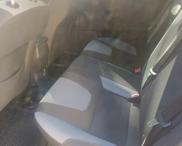 Червоний Форд Фокус, об'ємом двигуна 1.6 л та пробігом 219 тис. км за 7500 $, фото 9 на Automoto.ua