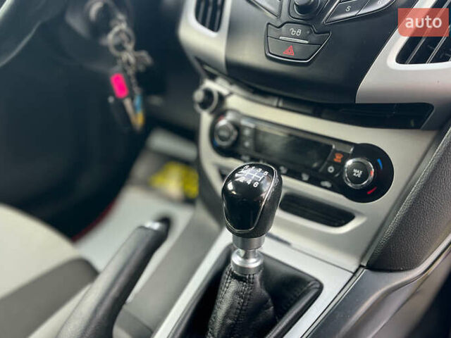 Червоний Форд Фокус, об'ємом двигуна 1.56 л та пробігом 213 тис. км за 7500 $, фото 13 на Automoto.ua