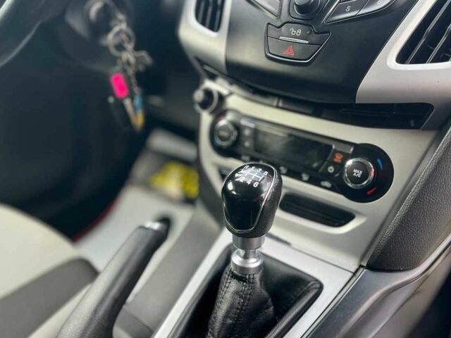 Червоний Форд Фокус, об'ємом двигуна 1.6 л та пробігом 213 тис. км за 7500 $, фото 13 на Automoto.ua