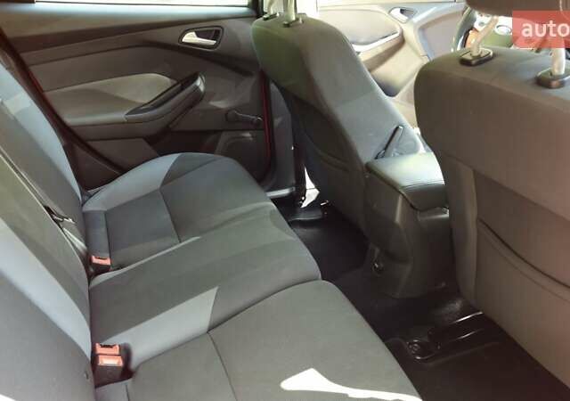 Красный Форд Фокус, объемом двигателя 1.6 л и пробегом 307 тыс. км за 7500 $, фото 15 на Automoto.ua