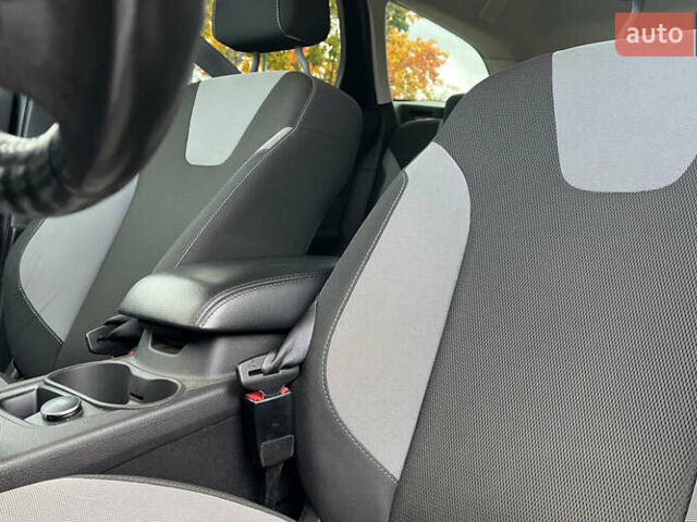 Червоний Форд Фокус, об'ємом двигуна 1.56 л та пробігом 213 тис. км за 7500 $, фото 18 на Automoto.ua