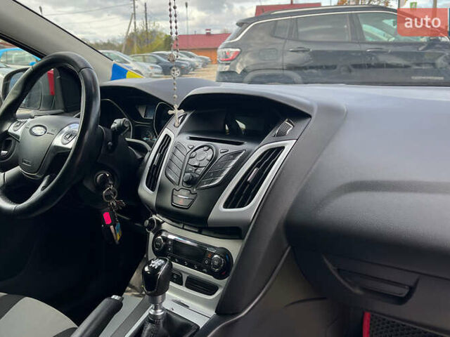 Червоний Форд Фокус, об'ємом двигуна 1.56 л та пробігом 213 тис. км за 7500 $, фото 17 на Automoto.ua