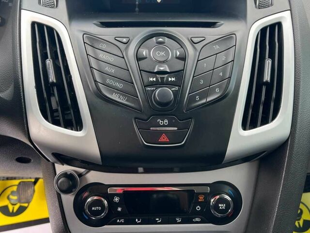 Червоний Форд Фокус, об'ємом двигуна 1.6 л та пробігом 213 тис. км за 7500 $, фото 12 на Automoto.ua