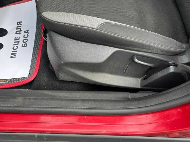 Червоний Форд Фокус, об'ємом двигуна 1.6 л та пробігом 213 тис. км за 7500 $, фото 19 на Automoto.ua