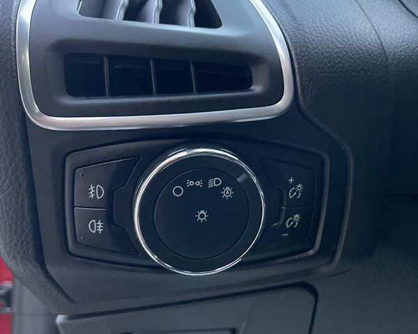 Красный Форд Фокус, объемом двигателя 1.6 л и пробегом 207 тыс. км за 8999 $, фото 19 на Automoto.ua