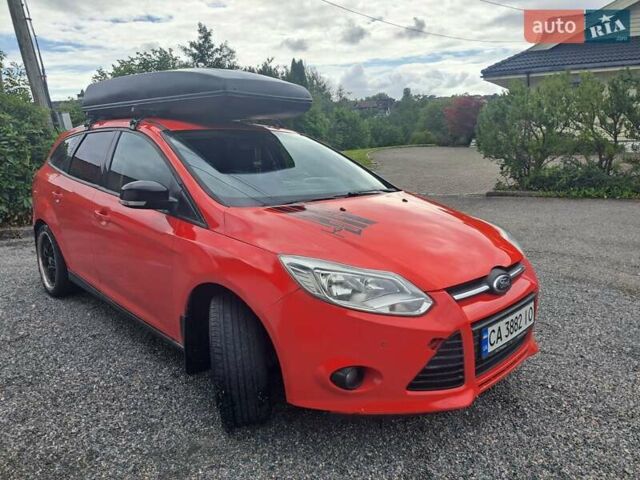 Красный Форд Фокус, объемом двигателя 1 л и пробегом 200 тыс. км за 6200 $, фото 2 на Automoto.ua