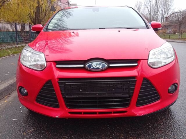 Красный Форд Фокус, объемом двигателя 1 л и пробегом 149 тыс. км за 6200 $, фото 7 на Automoto.ua