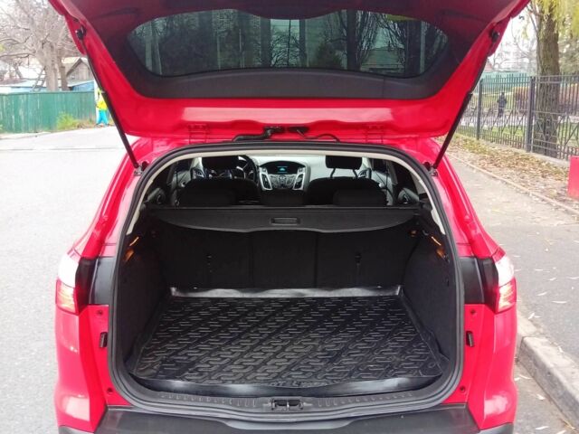 Красный Форд Фокус, объемом двигателя 1 л и пробегом 149 тыс. км за 6200 $, фото 8 на Automoto.ua