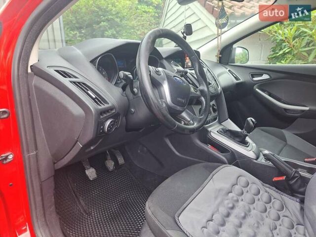 Красный Форд Фокус, объемом двигателя 1 л и пробегом 200 тыс. км за 6200 $, фото 7 на Automoto.ua