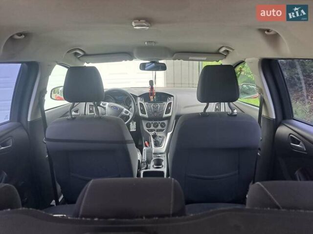 Красный Форд Фокус, объемом двигателя 1 л и пробегом 200 тыс. км за 6200 $, фото 8 на Automoto.ua