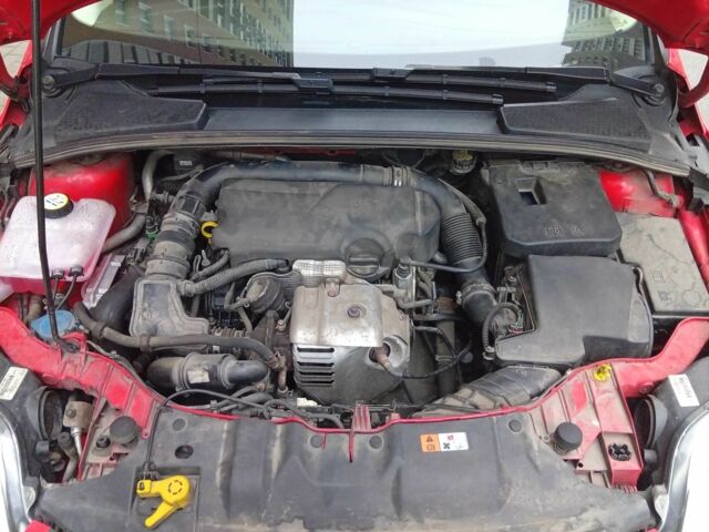 Красный Форд Фокус, объемом двигателя 1 л и пробегом 149 тыс. км за 6200 $, фото 2 на Automoto.ua