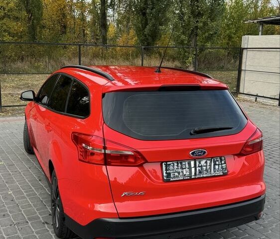 Красный Форд Фокус, объемом двигателя 1.5 л и пробегом 277 тыс. км за 8750 $, фото 2 на Automoto.ua