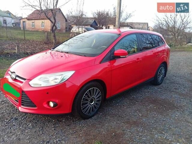 Красный Форд Фокус, объемом двигателя 1 л и пробегом 200 тыс. км за 5800 $, фото 3 на Automoto.ua