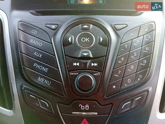 Красный Форд Фокус, объемом двигателя 1 л и пробегом 200 тыс. км за 5800 $, фото 1 на Automoto.ua