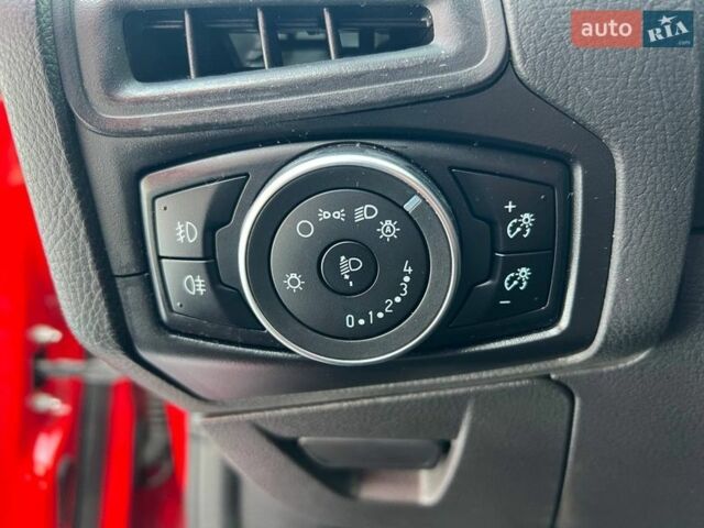 Красный Форд Фокус, объемом двигателя 1 л и пробегом 117 тыс. км за 6190 $, фото 16 на Automoto.ua