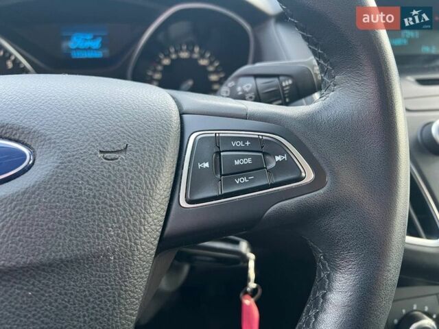 Красный Форд Фокус, объемом двигателя 1 л и пробегом 117 тыс. км за 6190 $, фото 20 на Automoto.ua