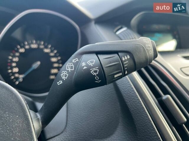 Красный Форд Фокус, объемом двигателя 1 л и пробегом 117 тыс. км за 6190 $, фото 21 на Automoto.ua